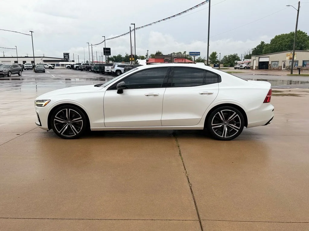 Used 2019 White Volvo T6 R-Design image 6