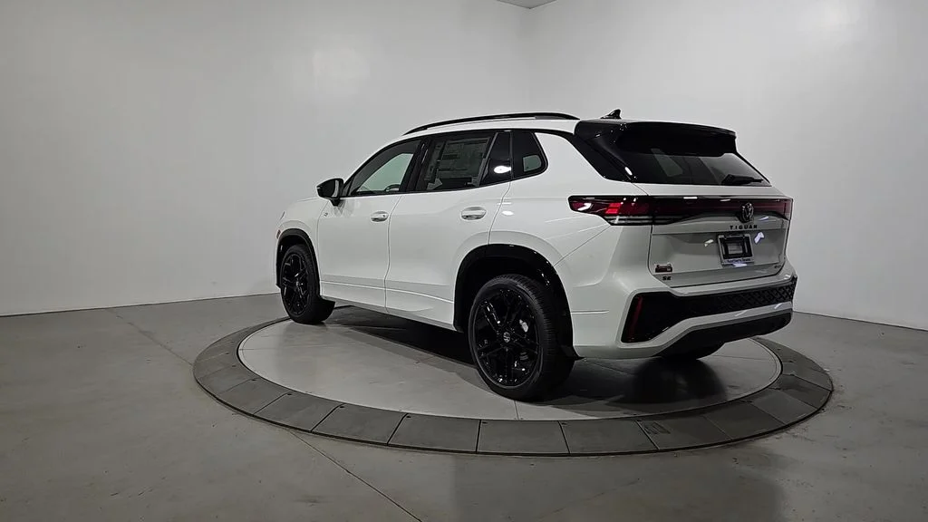 New 2026 White/off-white Volkswagen 2.0T SE R-Line Black image 3
