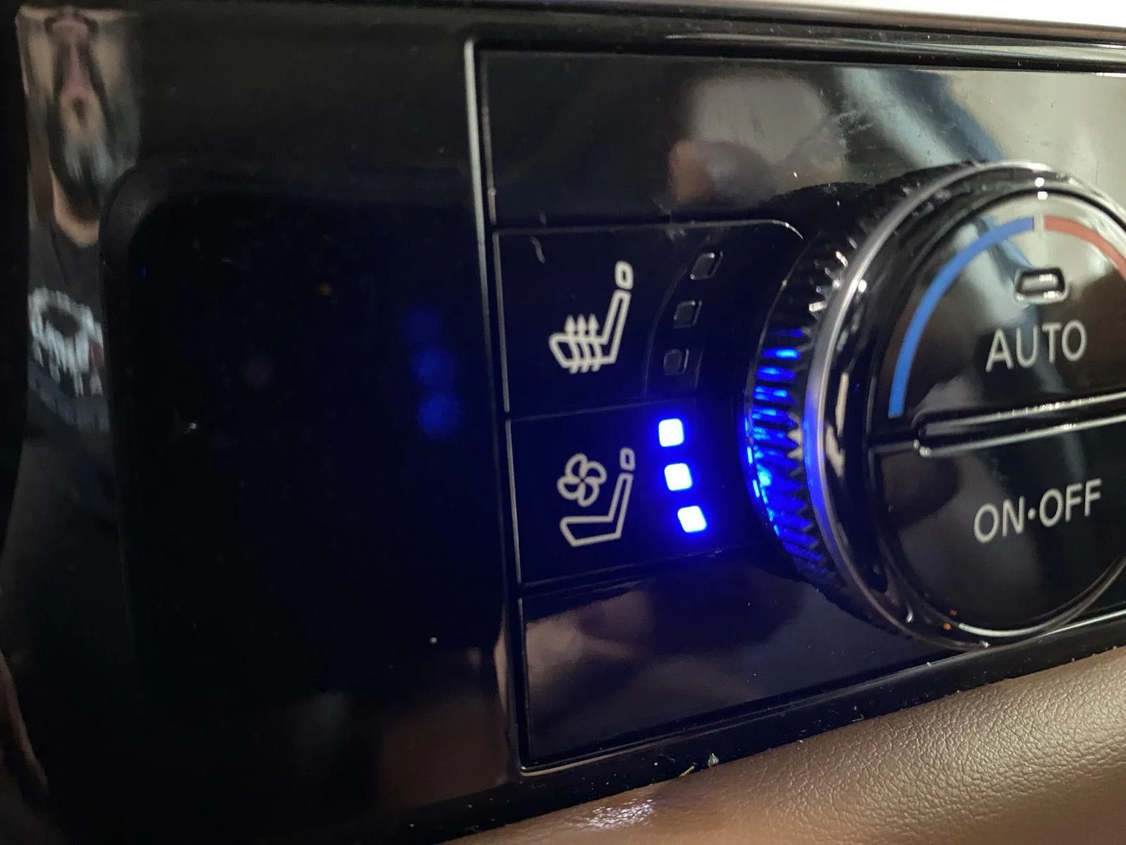 Used 2022 Pearl White Tricoat Nissan Platinum image 29