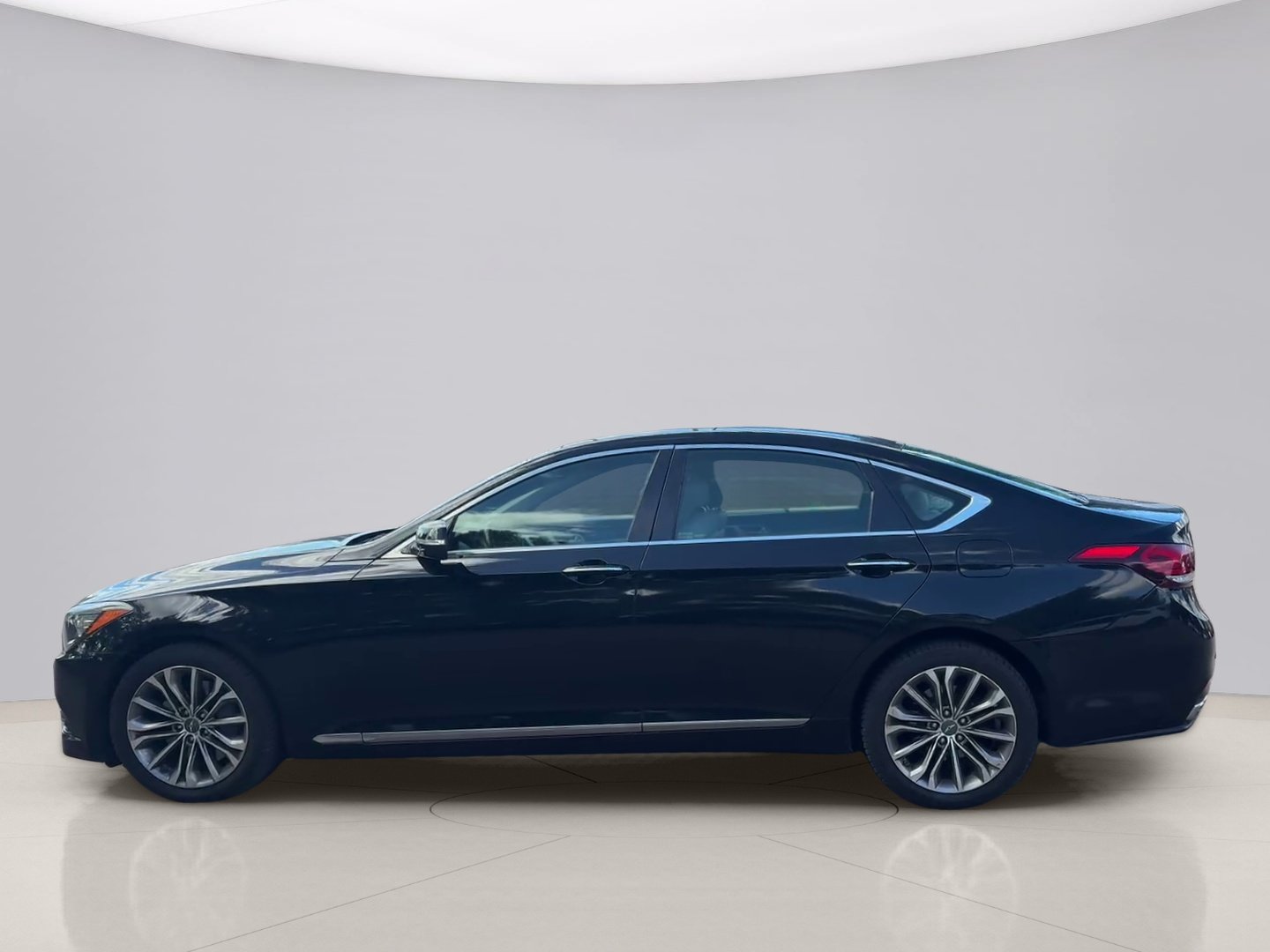 Used 2015 Black Hyundai AWD image 2