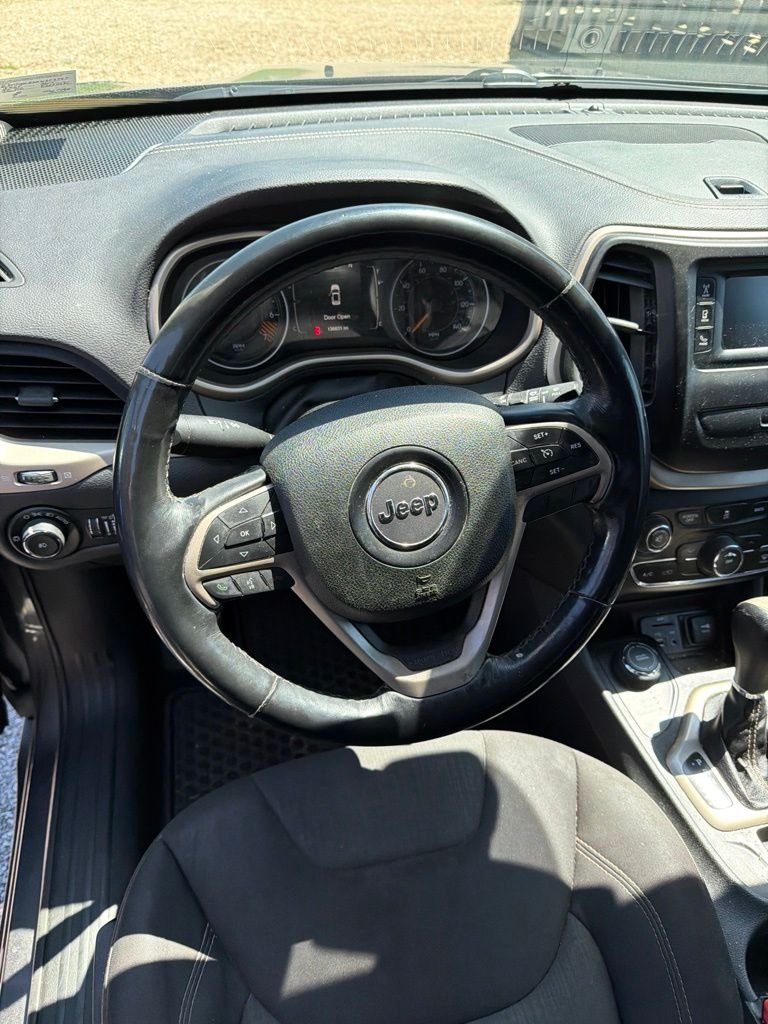 Used 2015 Gray Jeep Latitude image 4