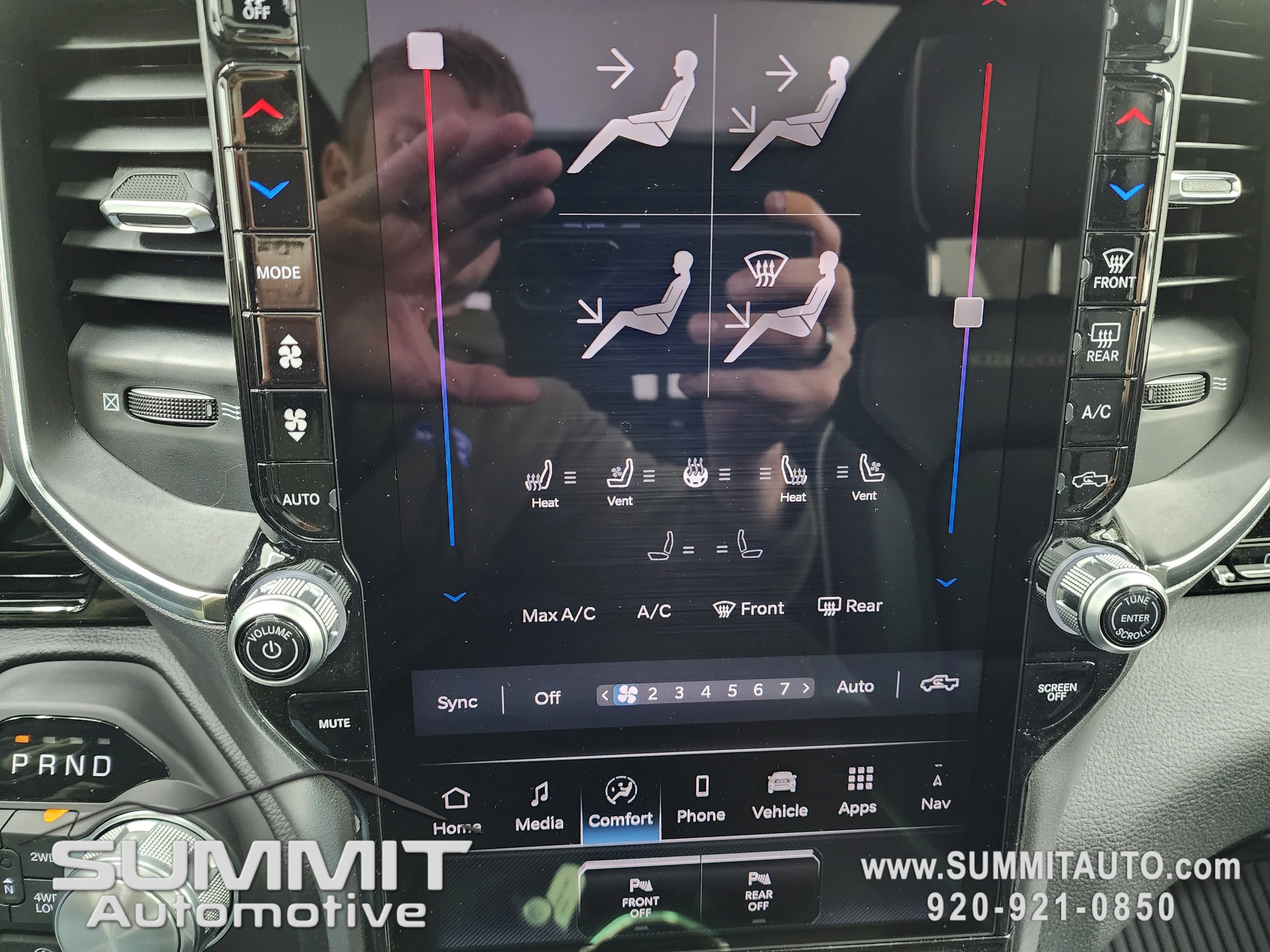 New 2026 Granite Crystal Metallic Clear-Coat Exterior Paint RAM Laramie image 16