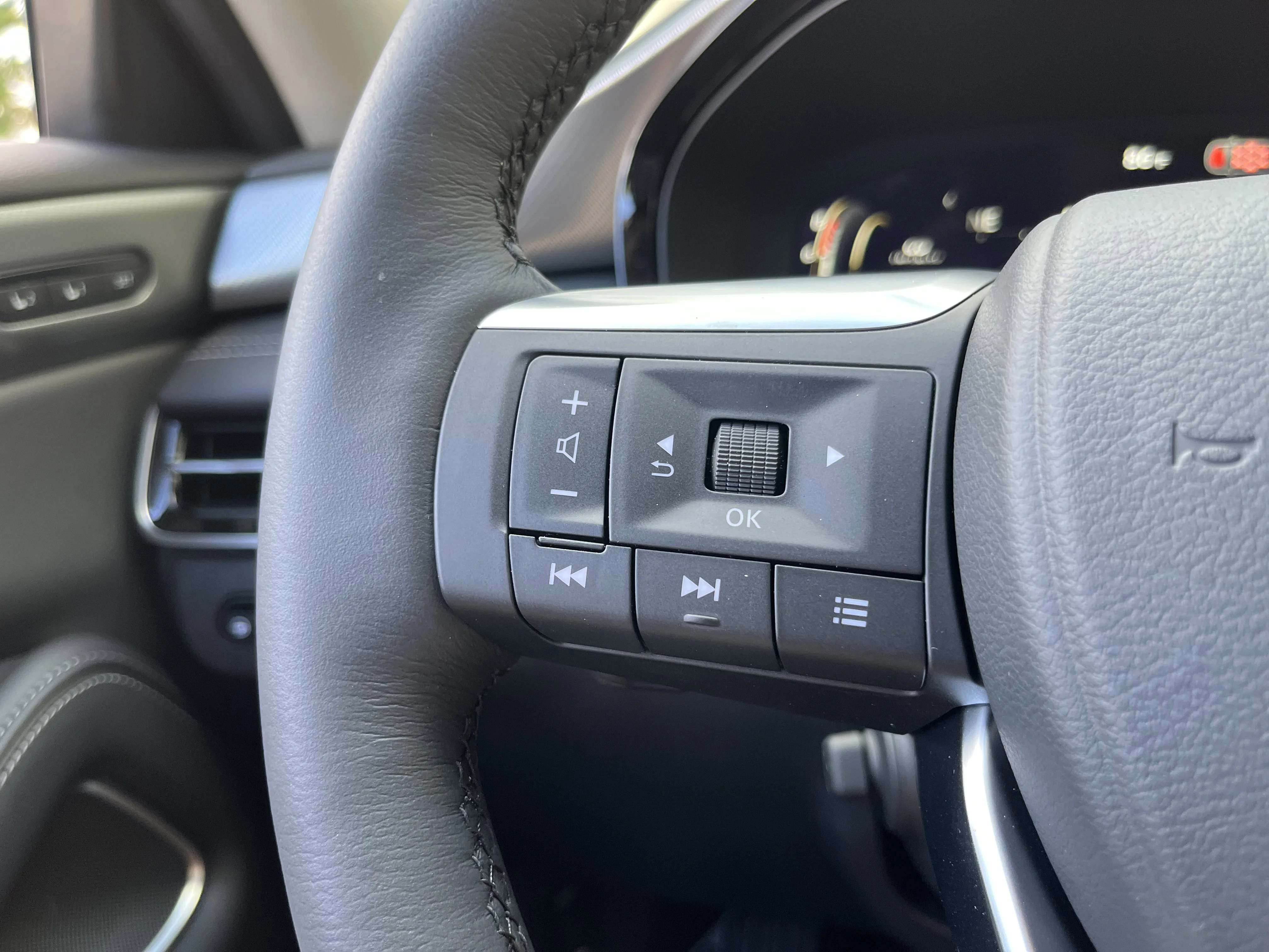 New 2027 Harbor Gray INFINITI LUXE image 24