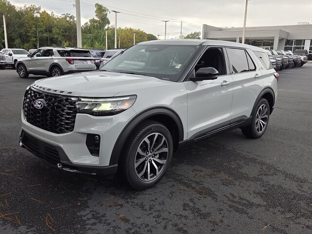 New 2027 Avalanche Gray Ford ST-Line image 3