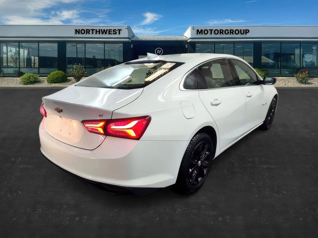 Used 2022 Summit White Chevrolet LT image 4