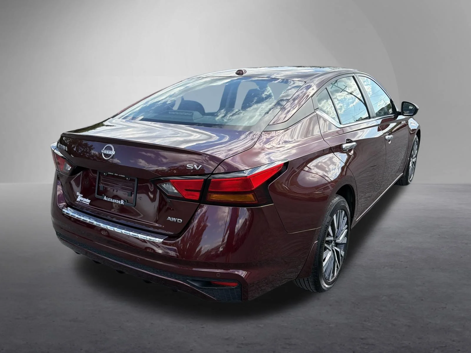 Used 2023 Garnet Pearl Metallic Nissan 2.5 SV image 3