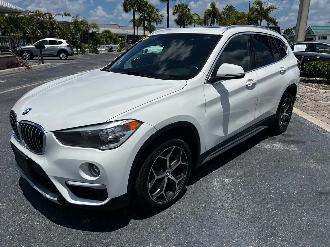 Used 2018  BMW xDrive28i image 2