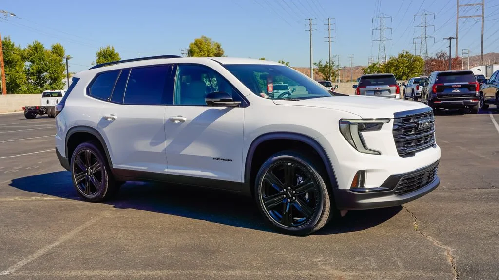 New 2026 Summit White GMC Elevation image 6