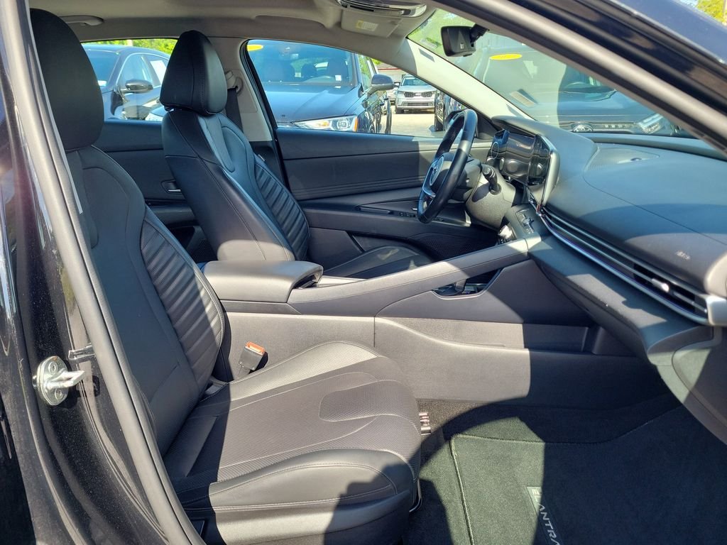 Used 2021 Black Hyundai Limited image 7
