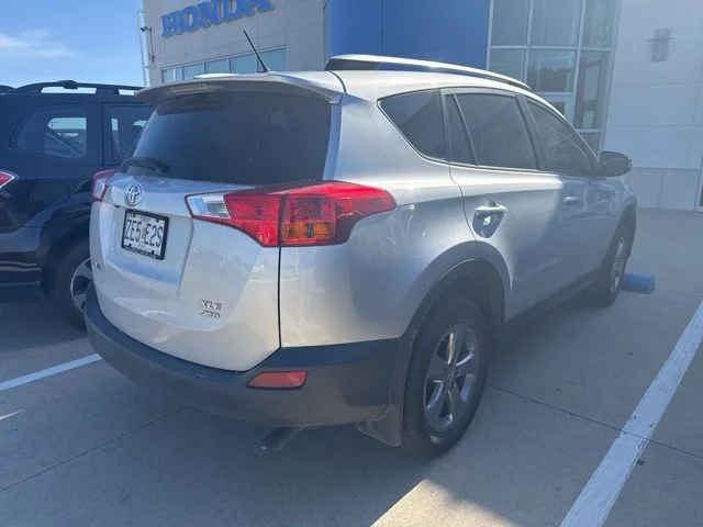 Used 2015 Silver Toyota XLE image 4