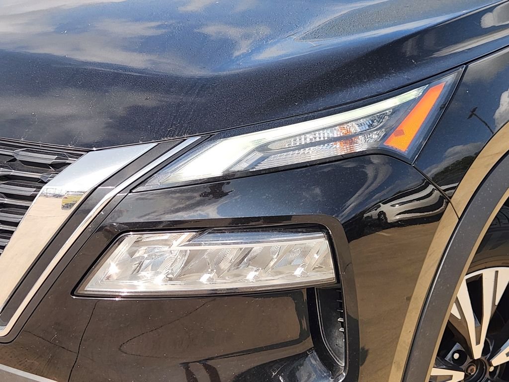 Used 2023 Super Black Nissan SV image 11