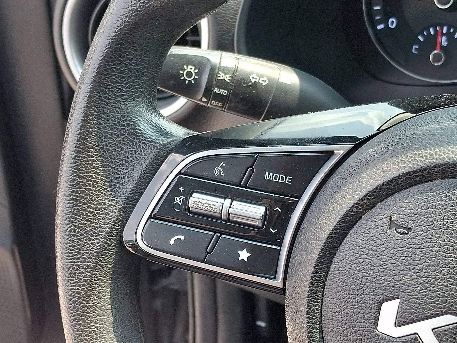 Certified Used 2024 Gray Kia LXS image 20