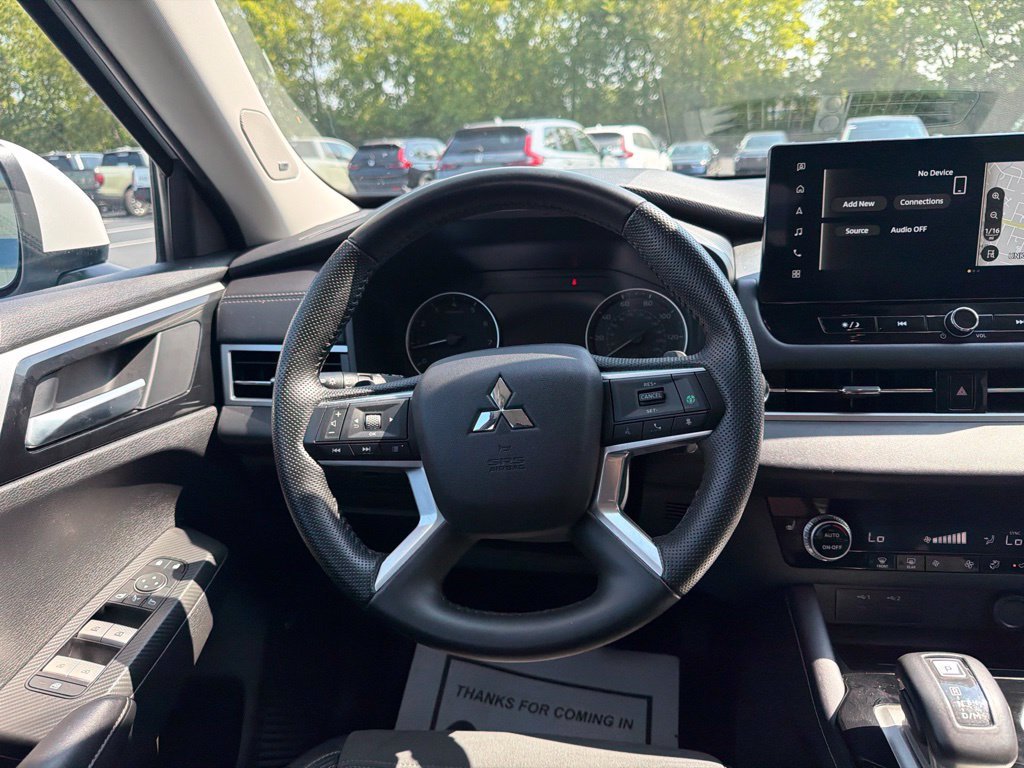 Used 2025  Mitsubishi SE image 12