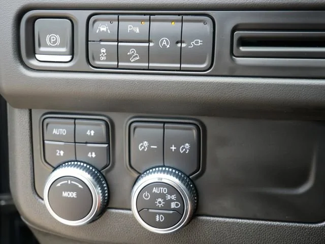 2022 GMC Yukon AT4 - Photo 18