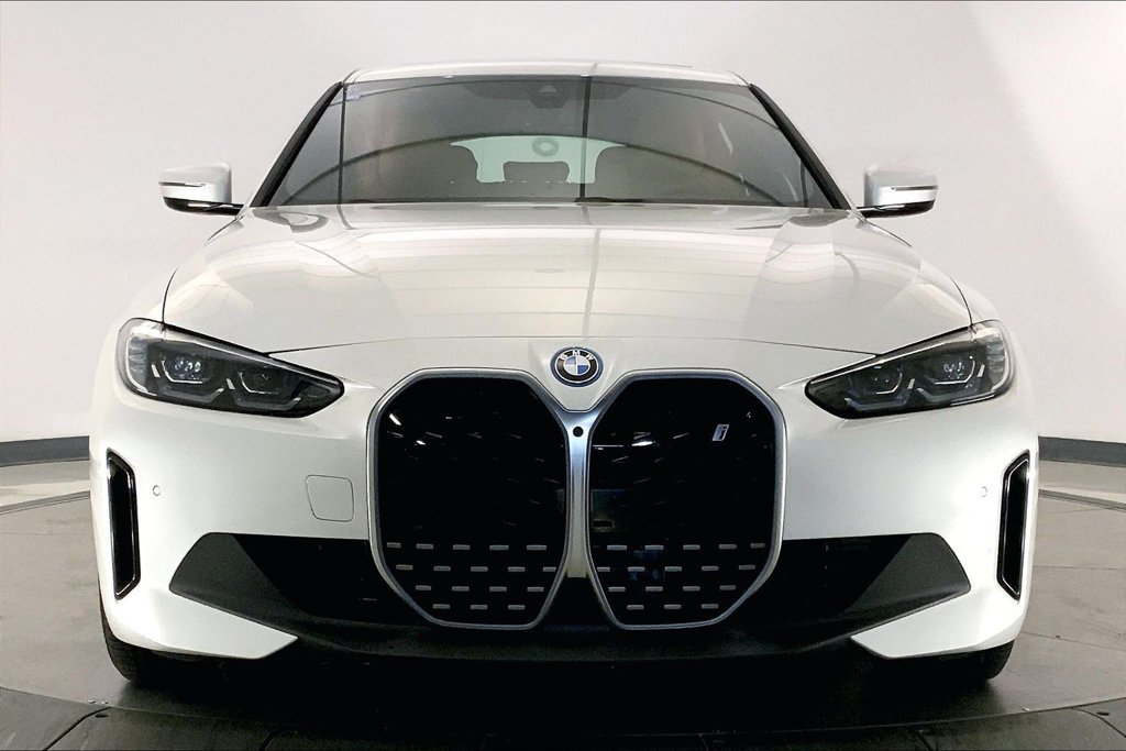 Certified Used 2024 Mineral White Metallic BMW  image 2