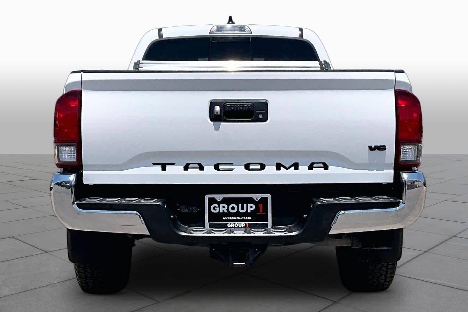 Used 2022 White Toyota SR5 image 5