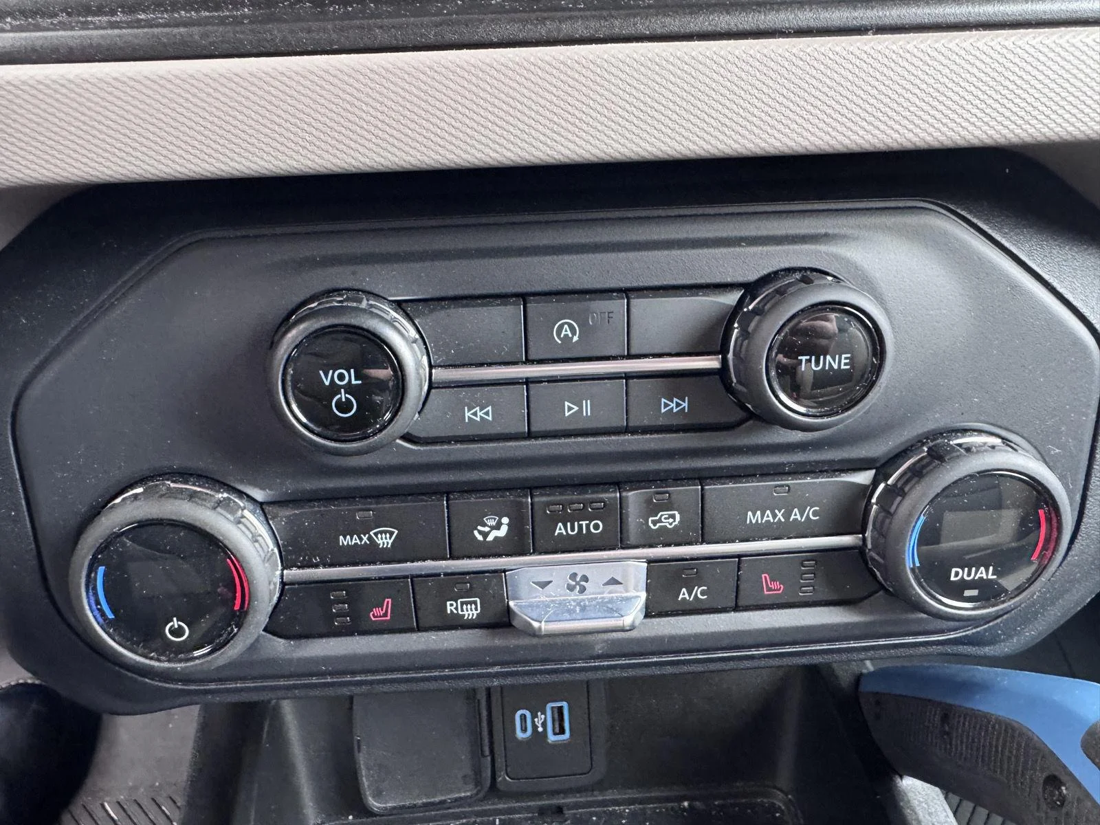 Used 2023 Carbonized Gray Ford Wildtrak Advanced image 17