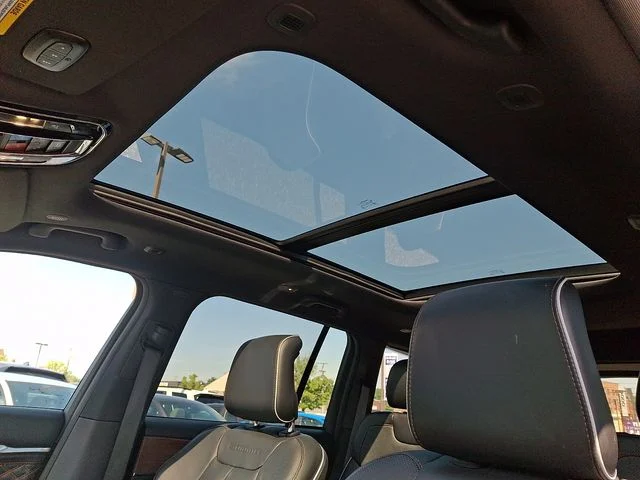 Used 2023 Diamond Black Jeep Summit image 14