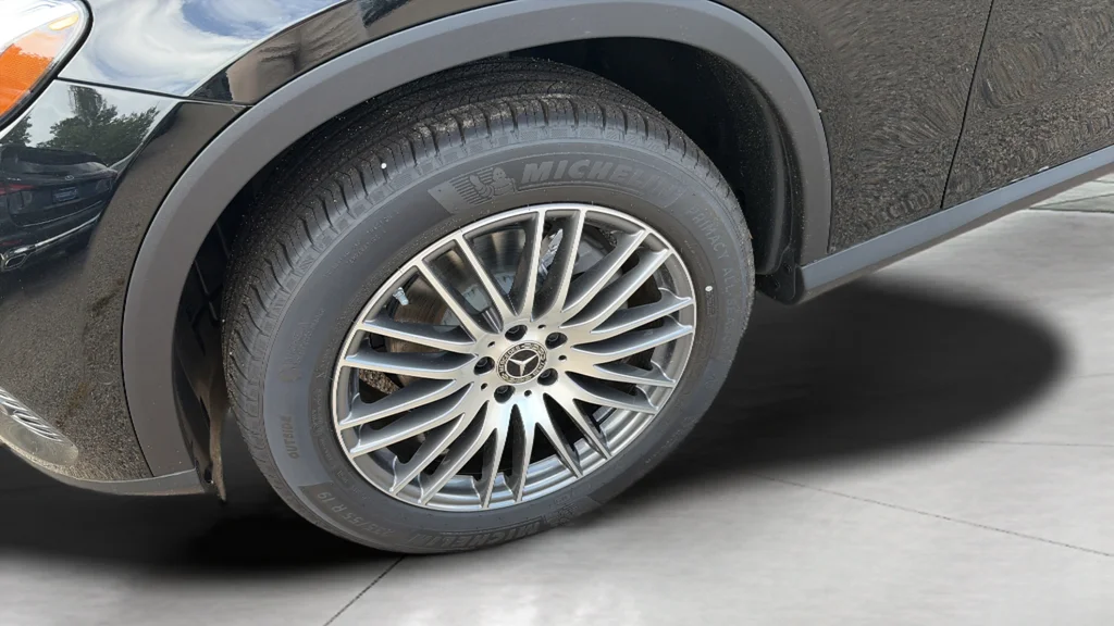 New 2026 Black Mercedes-Benz GLC 300 image 9