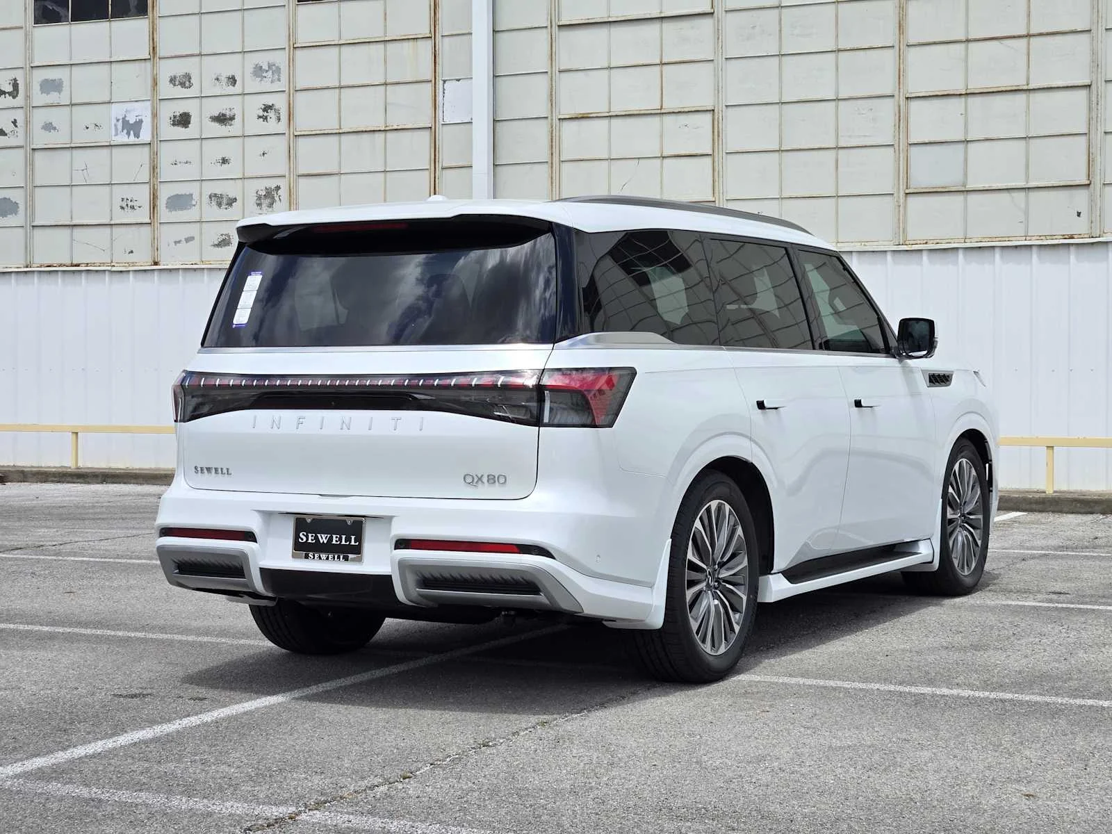 New 2026 RADIANT WHITE INFINITI Luxe 2WD image 4