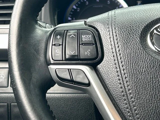 Used 2019 Blue Toyota XLE image 40