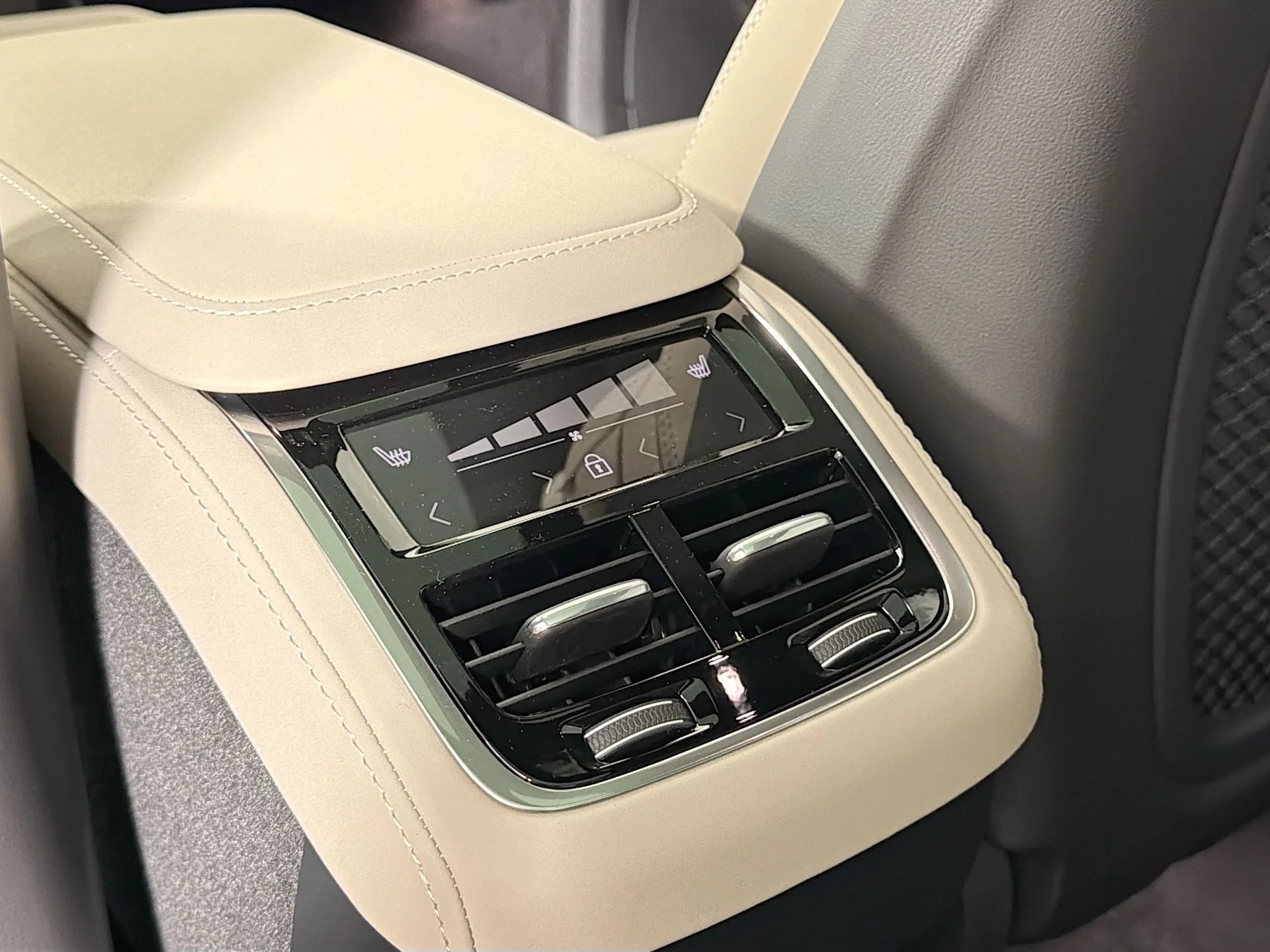 New 2026 Crystal White Volvo Ultra image 24