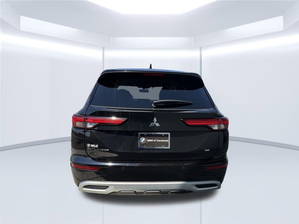 Used 2024 Silver Mitsubishi SE image 5