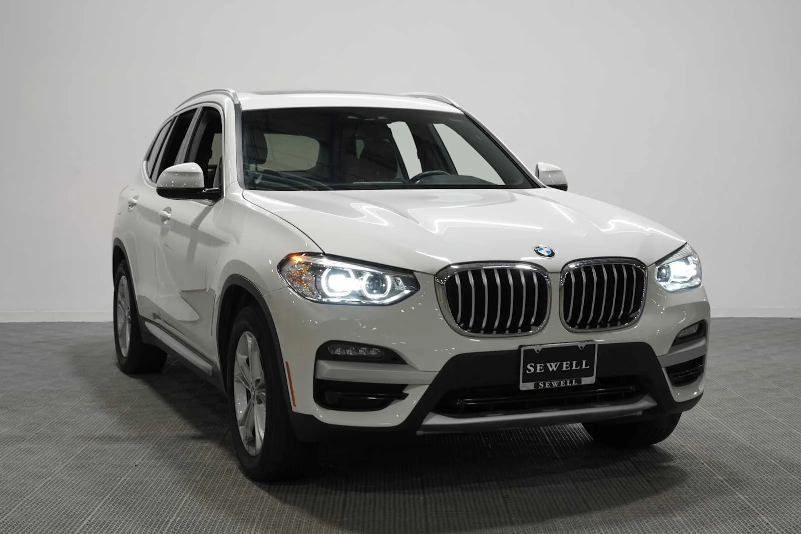 Used 2021 Alpine White BMW xDrive30i image 3