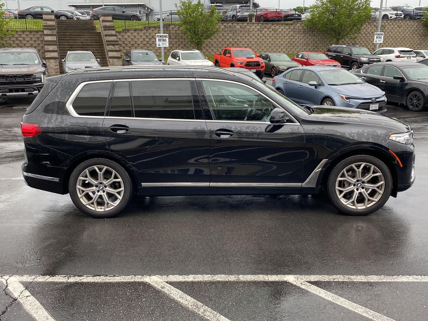 Used 2022 Black Sapphire Metallic BMW xDrive40i image 2