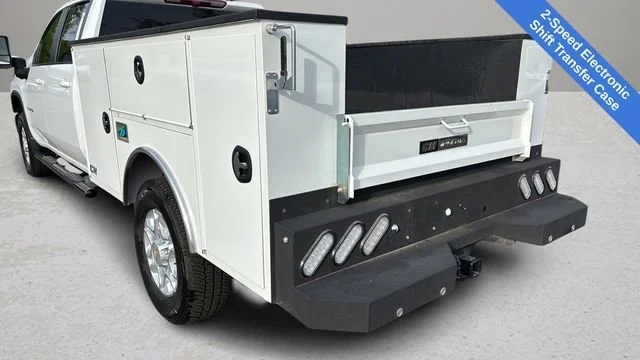 Used 2025 Summit White Chevrolet LT image 38