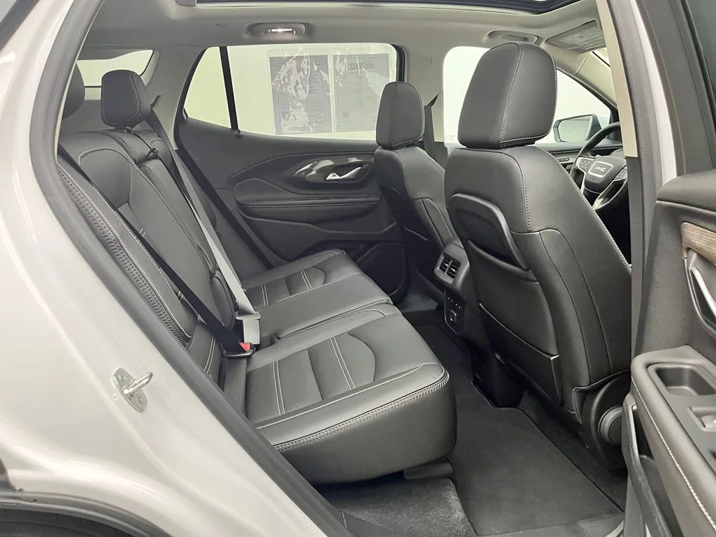 Used 2024 White GMC Denali image 37