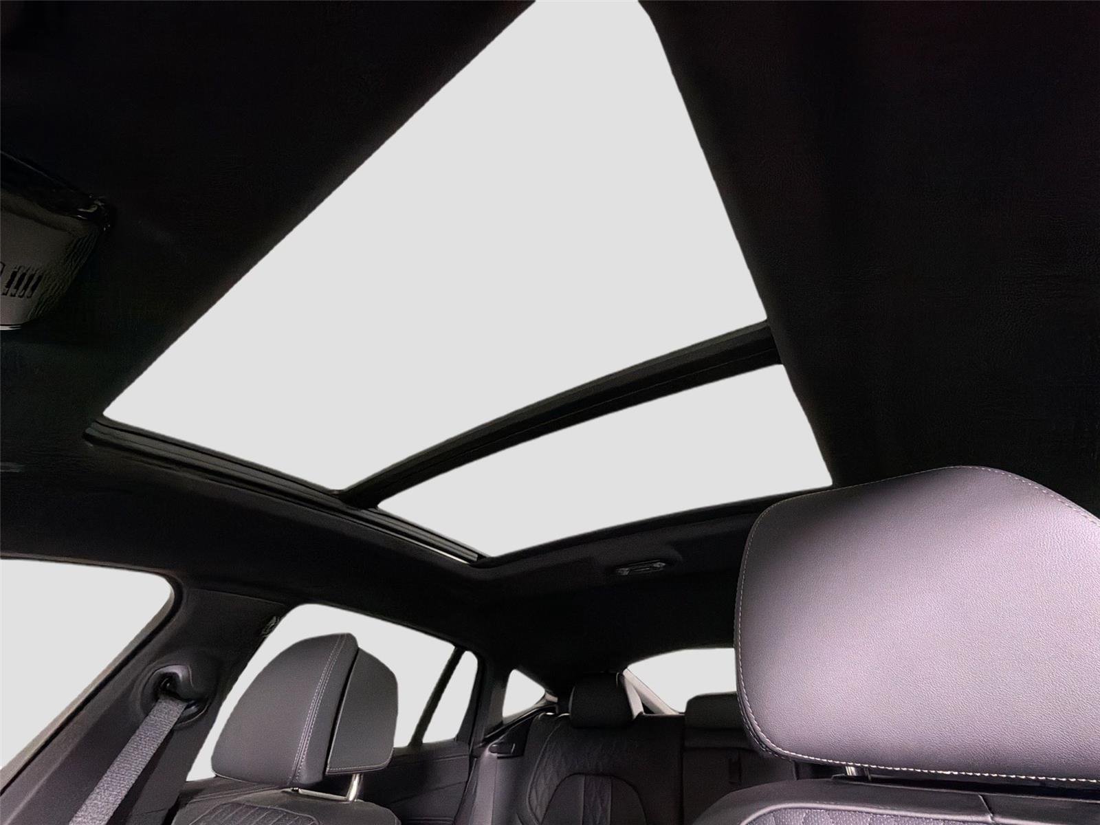 New 2027 Black Sapphire Metallic BMW M60i image 20