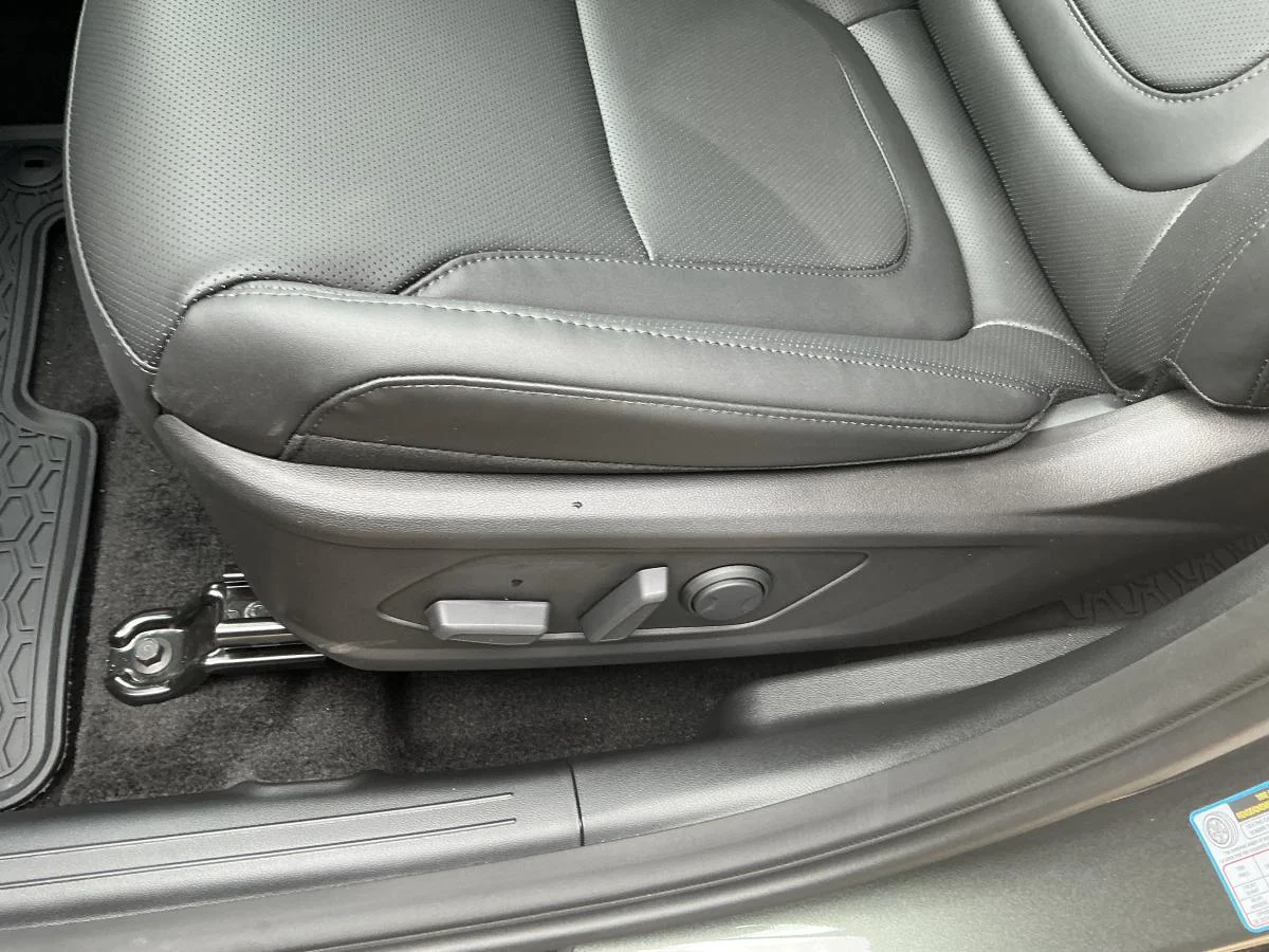 New 2026 Grey Hyundai Preferred image 17