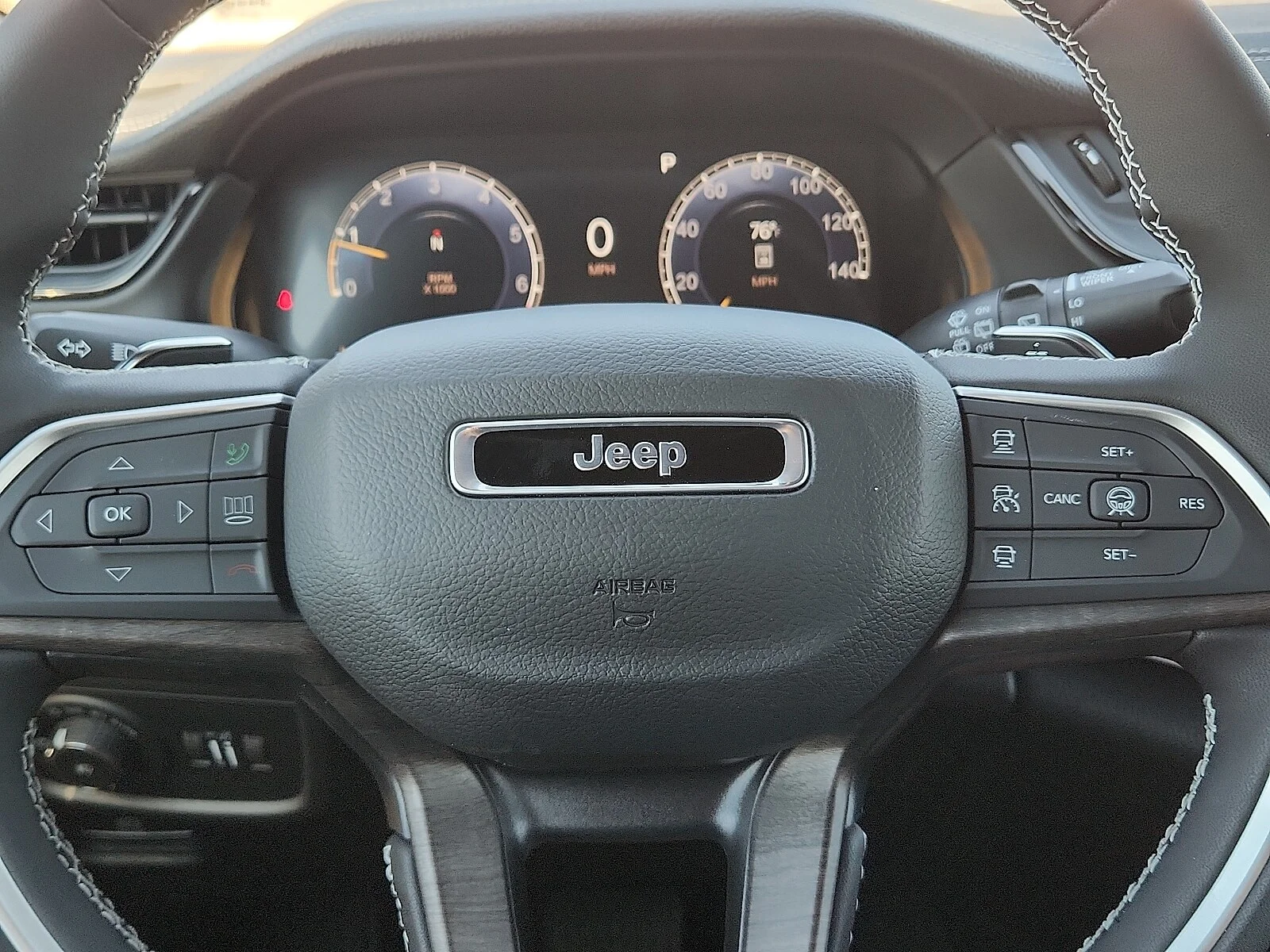 New 2027 High-Gloss Black Paint Jeep L LIMITED 4X4 image 20