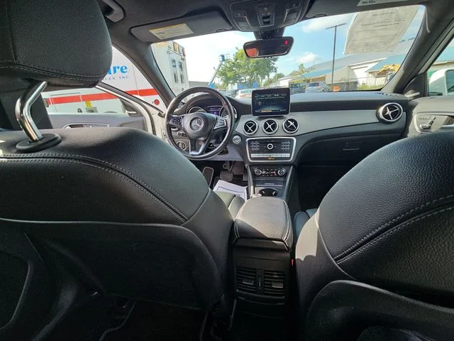 Used 2019 White Mercedes-Benz GLA 250 image 23
