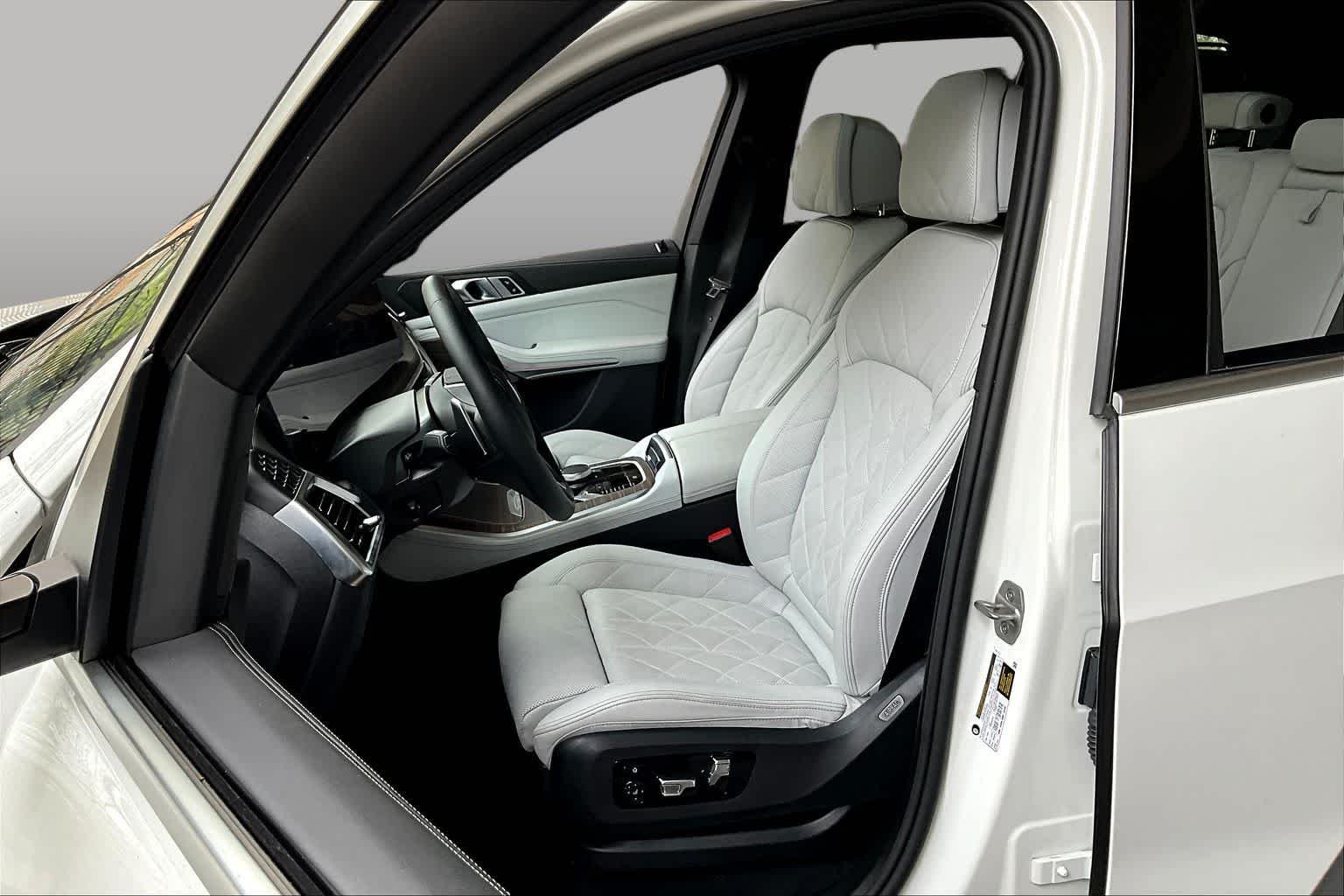 Used 2026 Alpine White BMW sDrive40i image 10