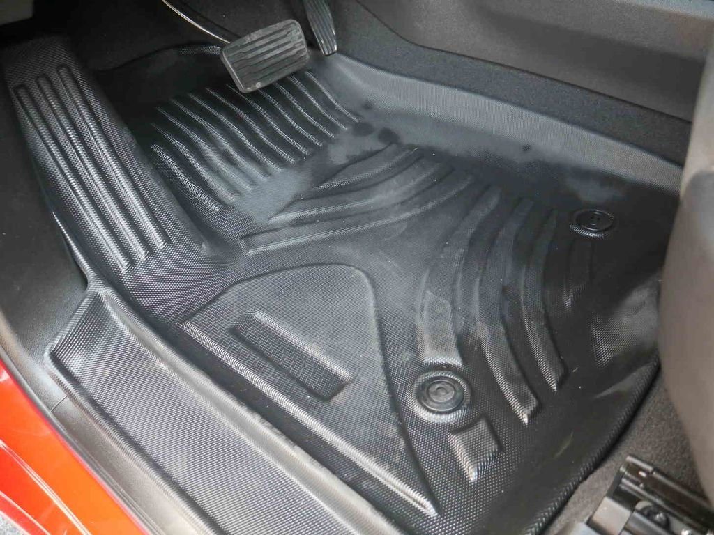 Used 2025 Red GMC Elevation image 32