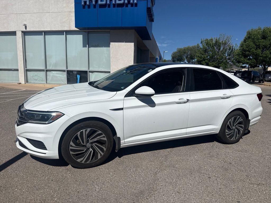 Used 2020 White Volkswagen SEL image 1