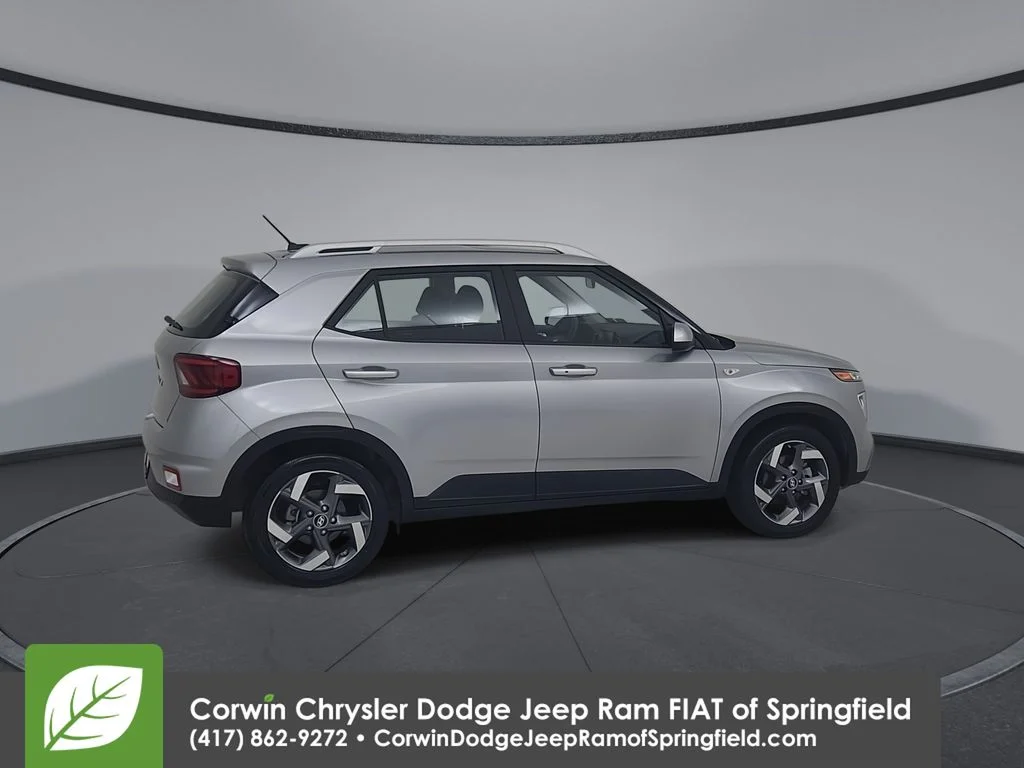 Used 2025 Silver Hyundai SEL image 16