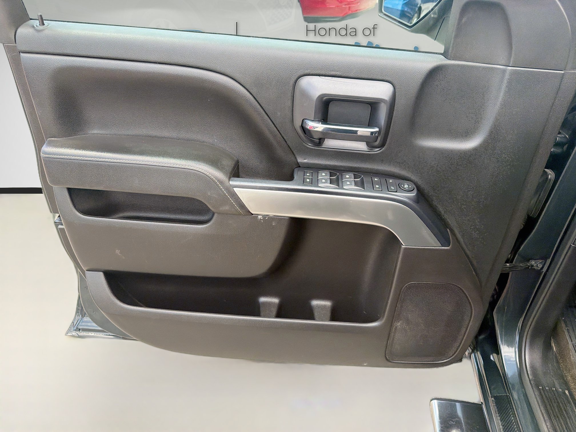 Used 2018 Graphite Metallic Chevrolet LT image 19