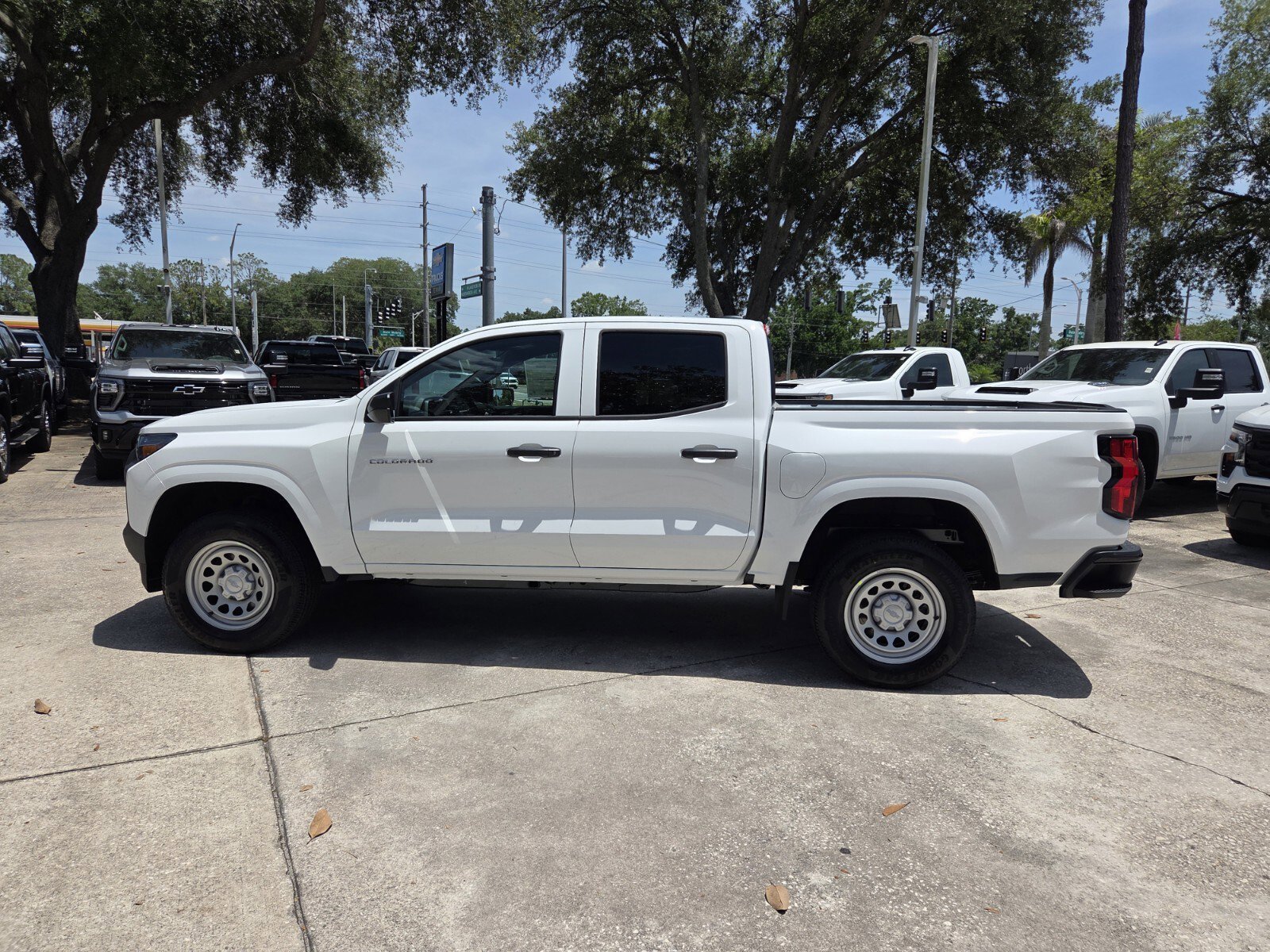 New 2026 Summit White Chevrolet WT image 4
