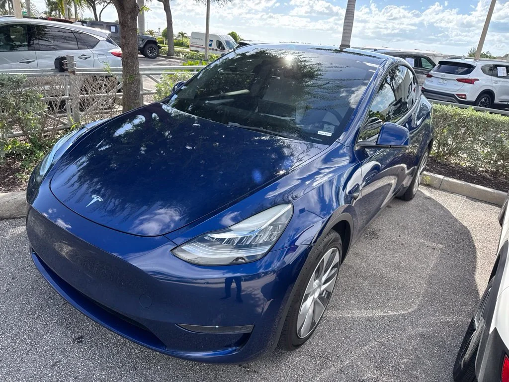 Used 2023  Tesla Long Range image 2