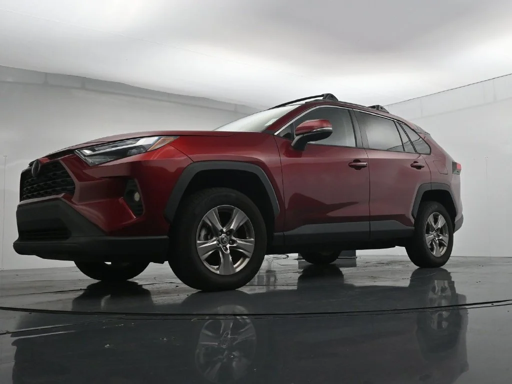 Used 2022 Red Toyota XLE image 19