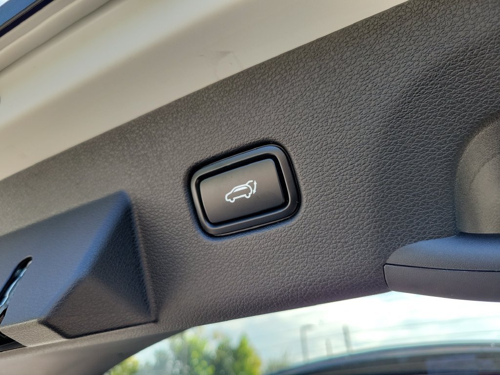 New 2027 Snow White Pearl Kia EX image 15