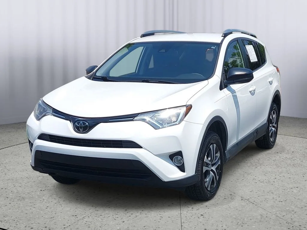 Used 2018 White Toyota LE image 7
