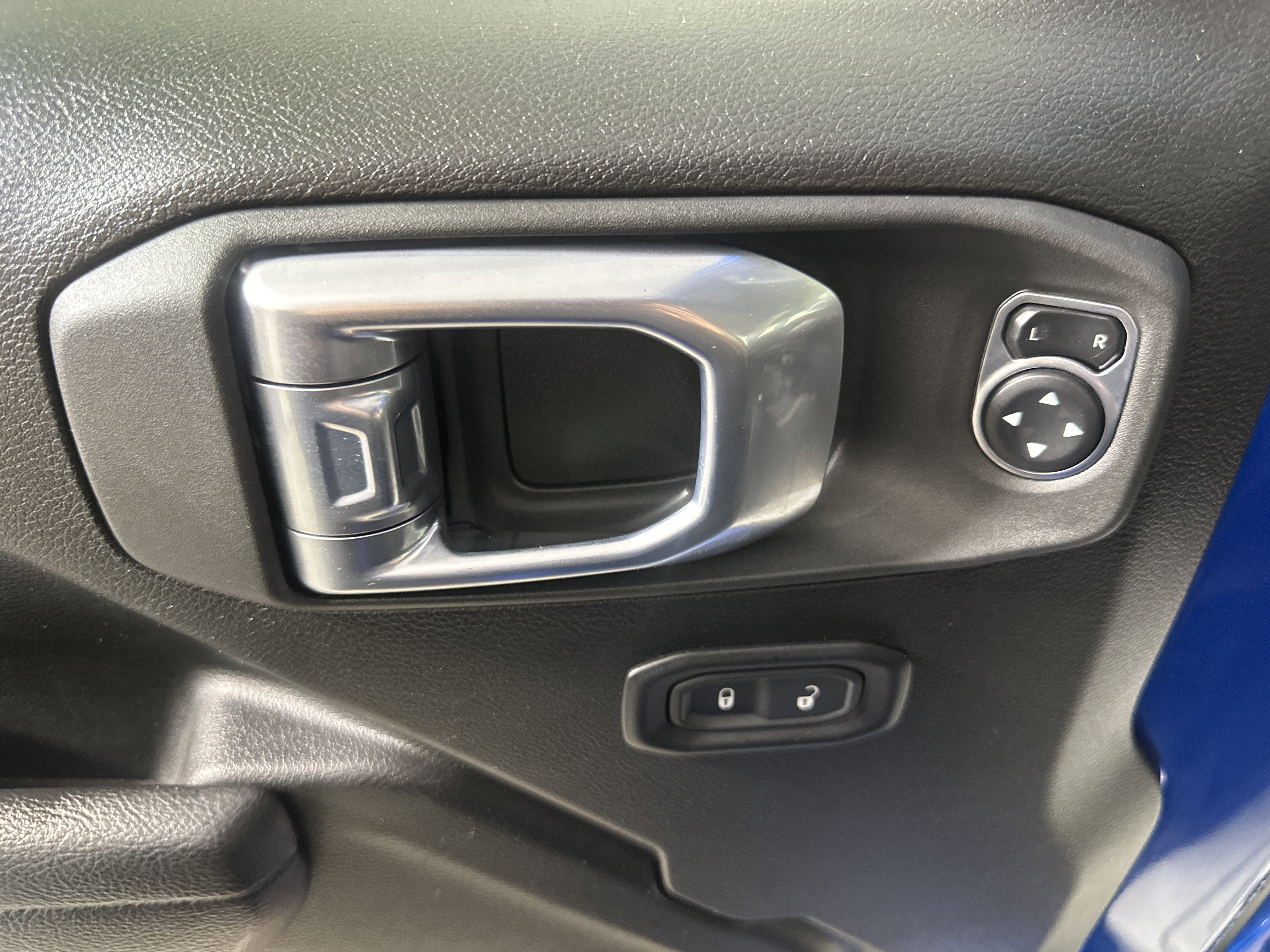 Used 2025 Hydro Blue Pearlcoat Jeep Rubicon image 11