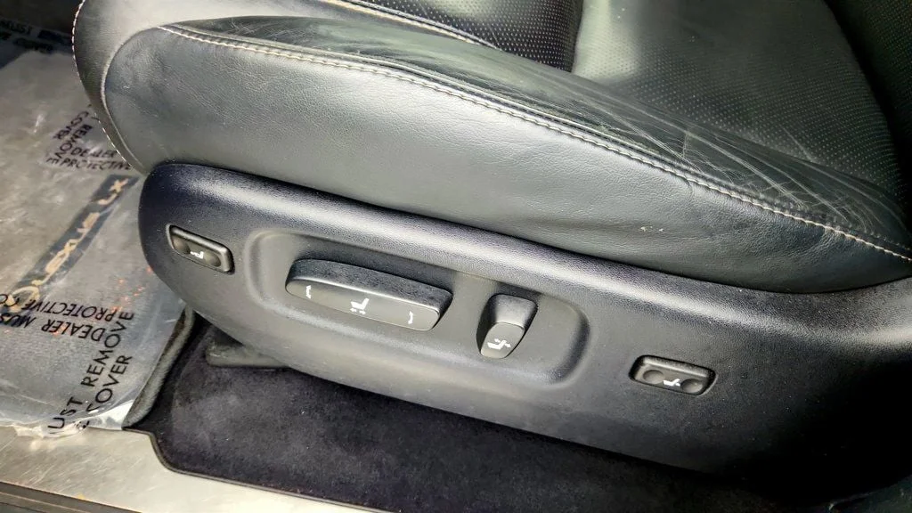 Used 2013 Black Onyx Lexus 4WD 4dr w/ Luxury Package, Mark Levinson & Rear Entertainment image 12