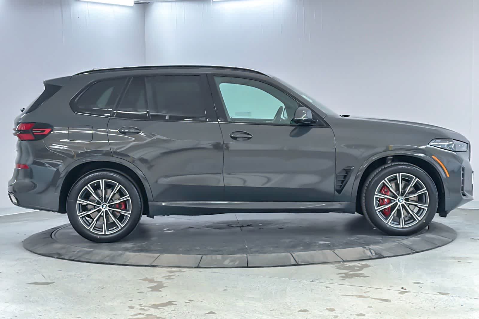 New 2026 Dravit Grey Metallic BMW xDrive40i image 8