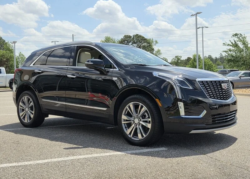 Used 2025 Black Metallic CADILLAC FWD 4DR PREMIUM LUXURY image 5