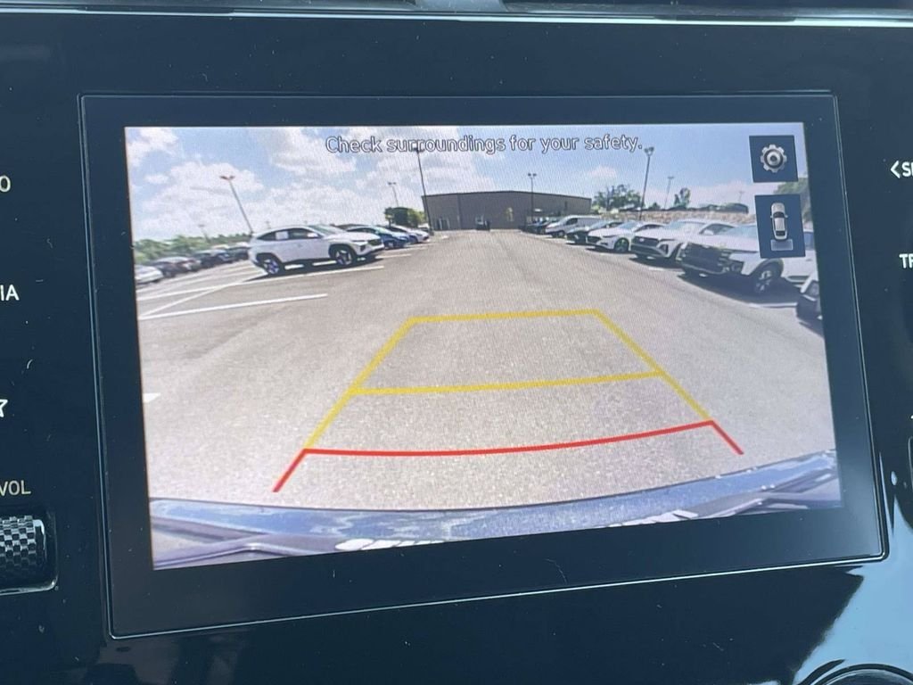Used 2022 Gray Hyundai SE image 17